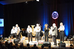 Blue Wonder Jazzband in einem Konzert in der Comödie Dresden mit der Sängerin Sydney Ellis